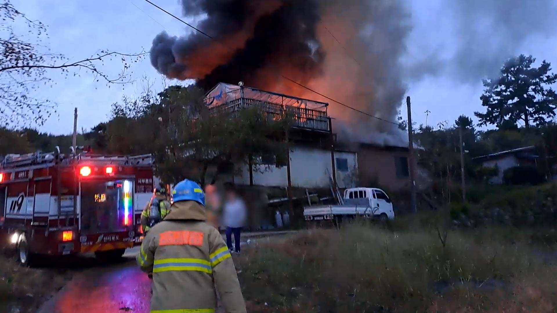 [영상] 전주 단독주택 화재..2500만 원 재산피해