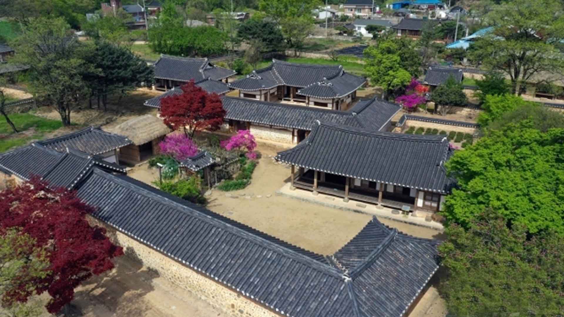 '아흔아홉 칸' 김명관 고택의 봄 풍경