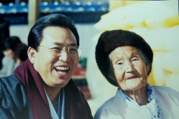배경인물.jpg