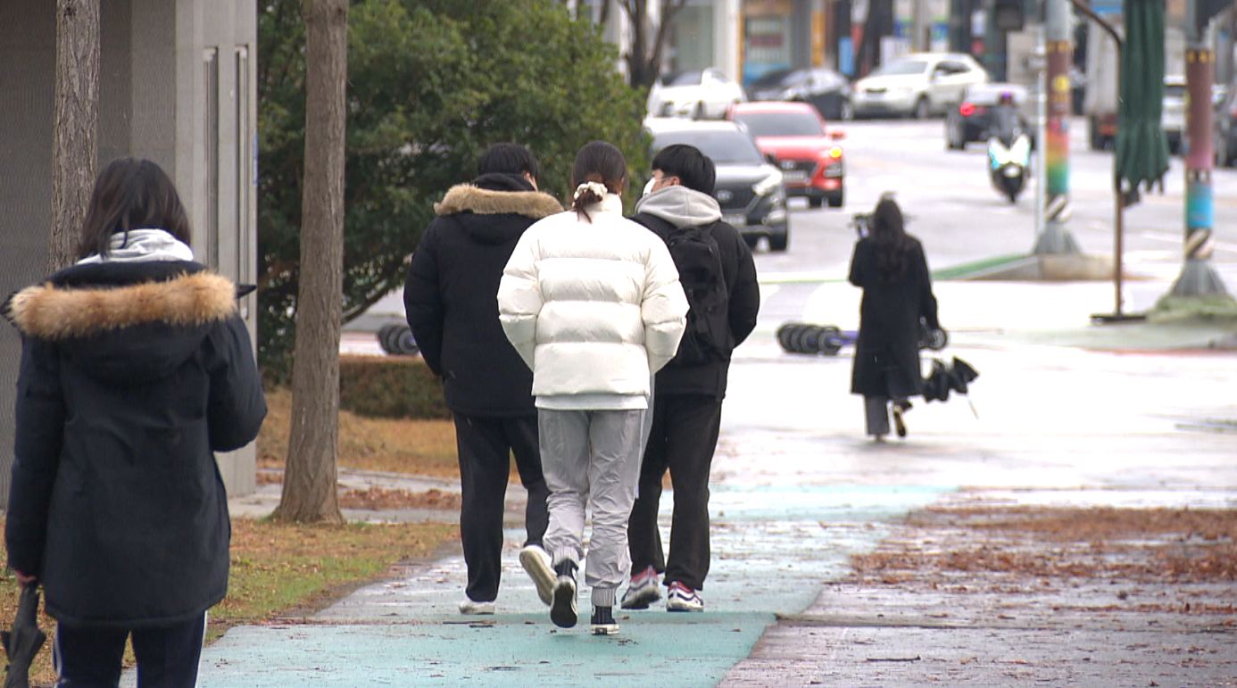 오전까지 서해안 눈 1cm.. 종일 '칼바람'