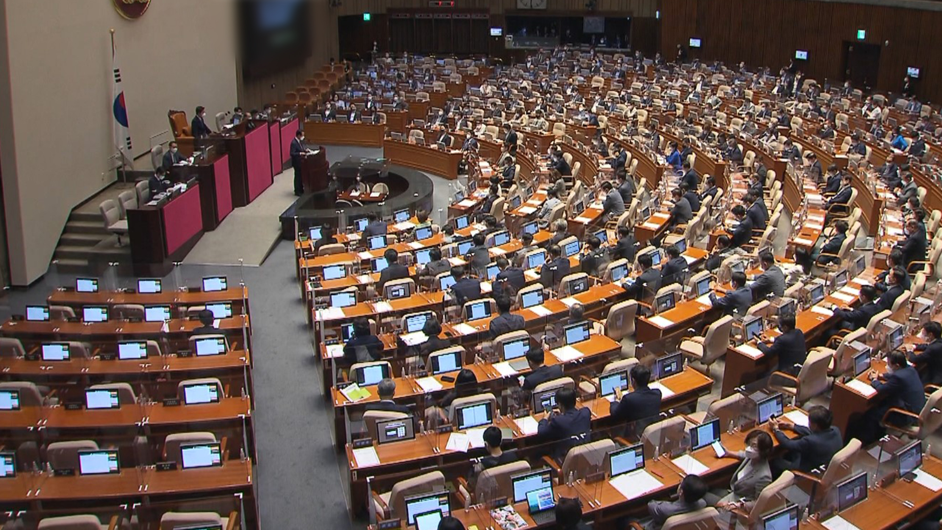 국회의원 선거제도 개선, 엇갈린 의견만 맞서