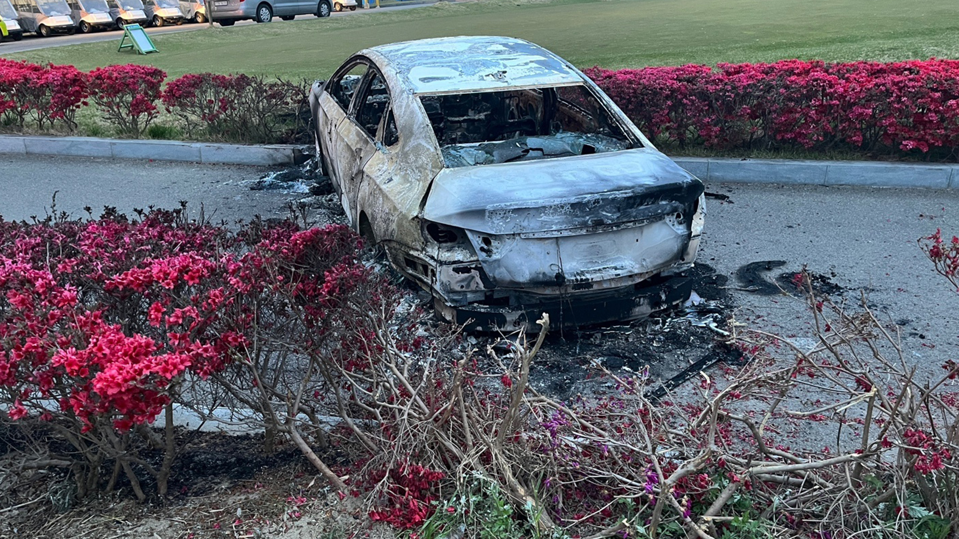 군산 골프장 차량 화재, 70대 운전자 숨져..
