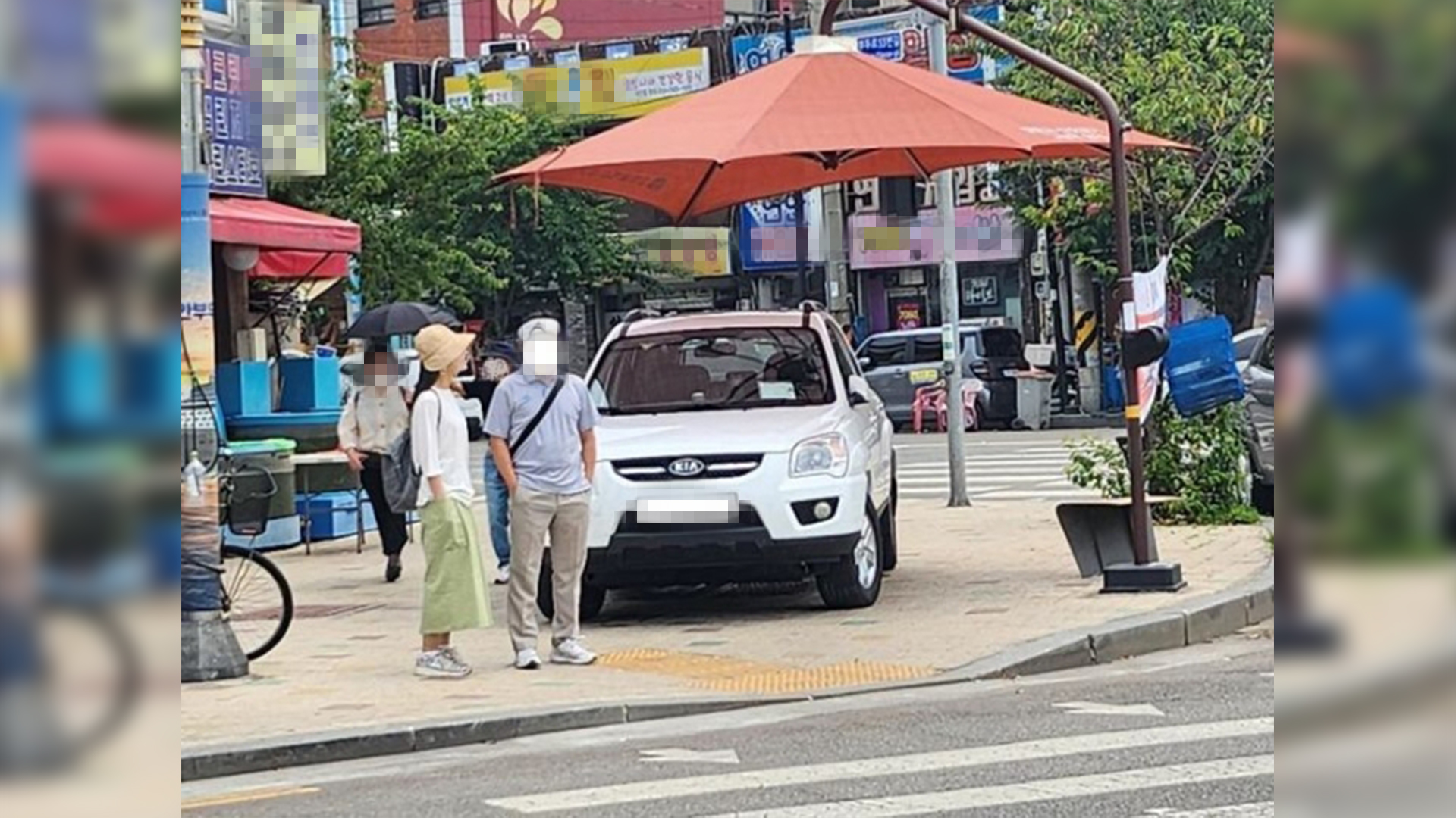 “나만 편하면 돼”.. ‘그늘막’ 점령한 비양심 주차, “오늘부터 신고해요”