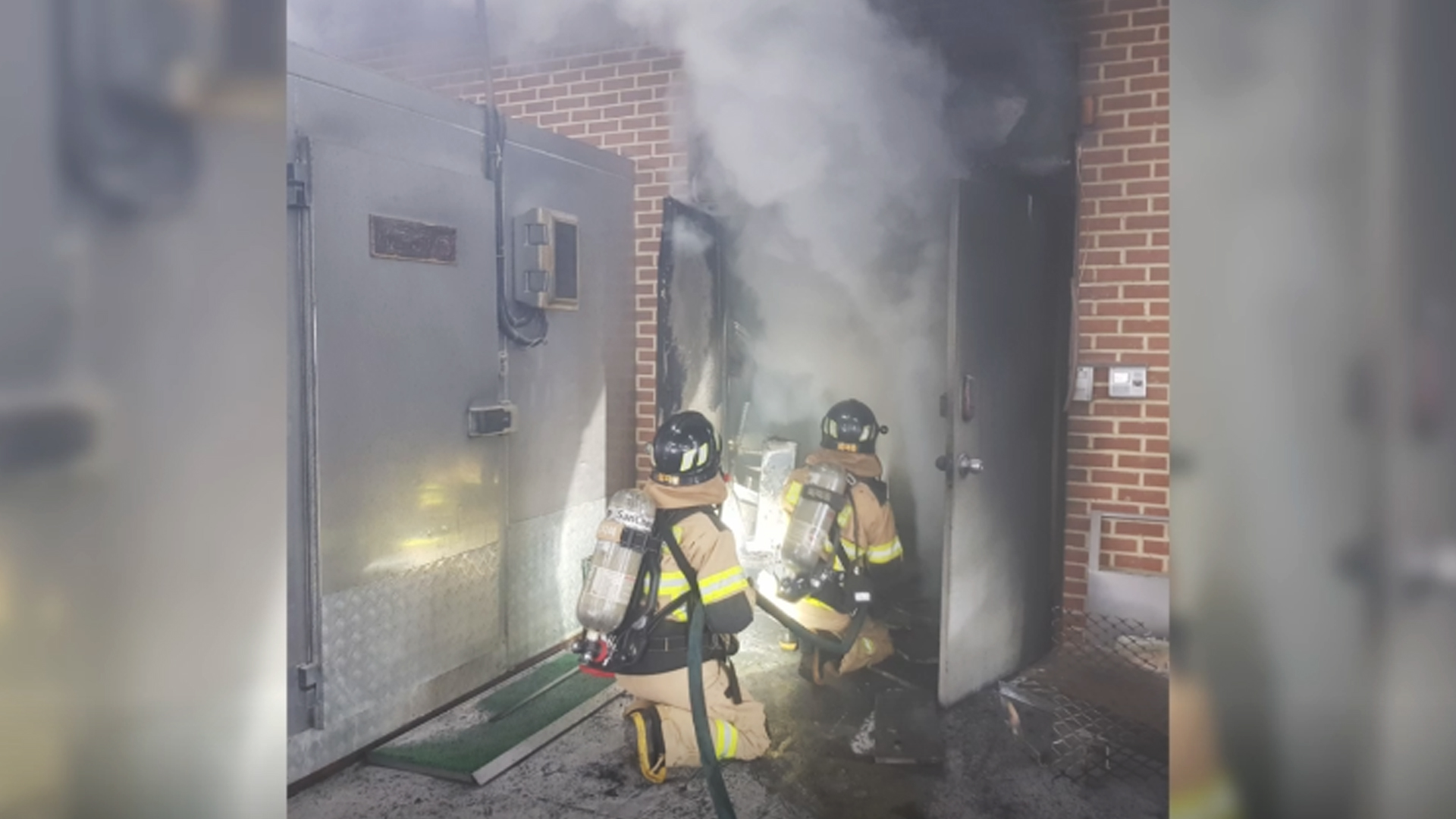 전주 양현고 급식실 화재..조리원 등 3명 연기흡입