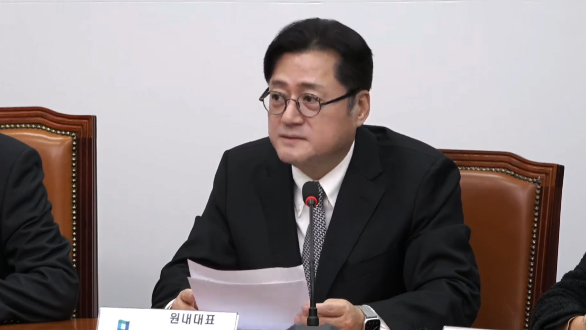 최강욱 '암컷 설친다' 발언에.. 홍익표 