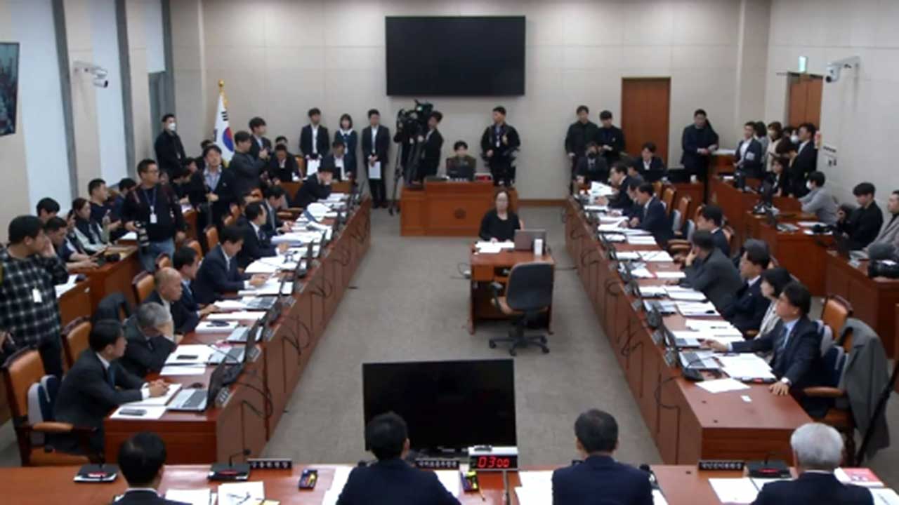 민주당, 국회 정무위서 '민주유공자법' 단독 의결