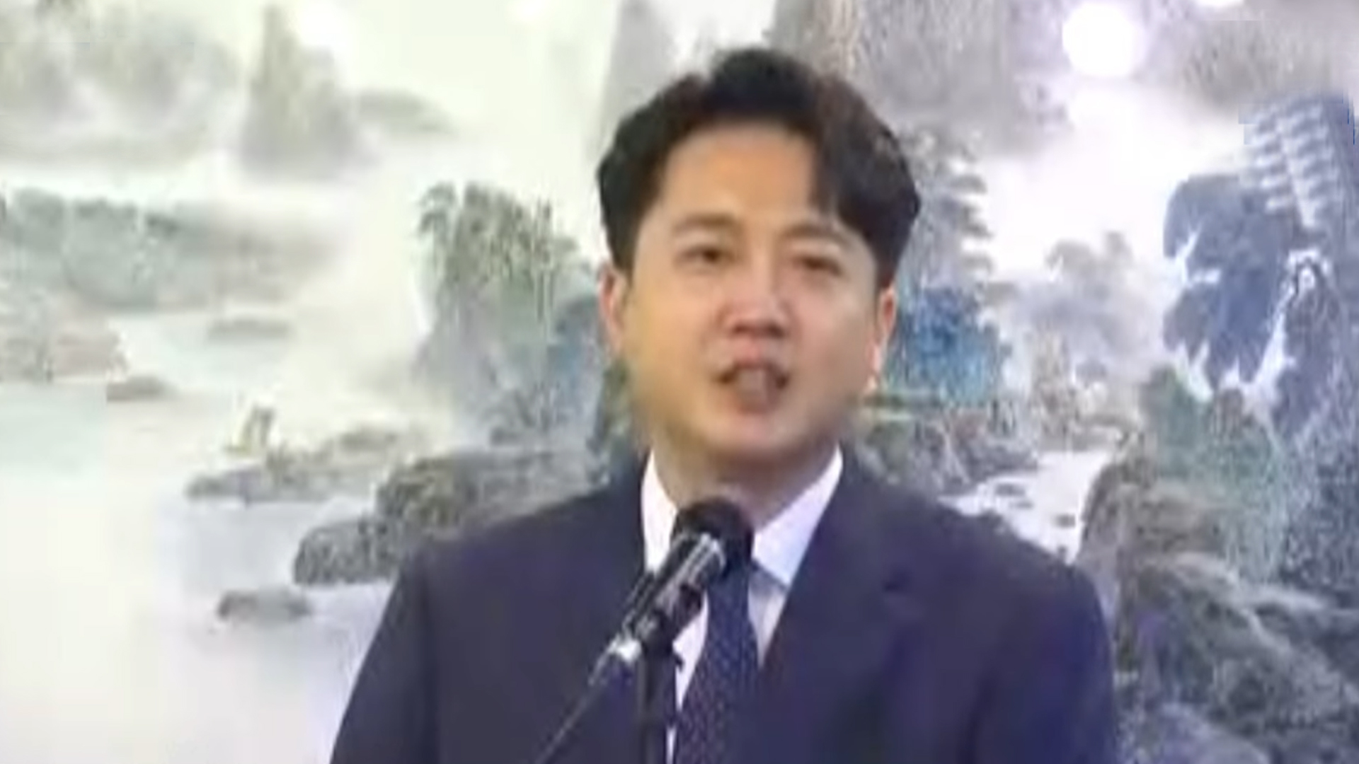 이준석 국민의힘 탈당.. “한동훈과는 경쟁자 관계”