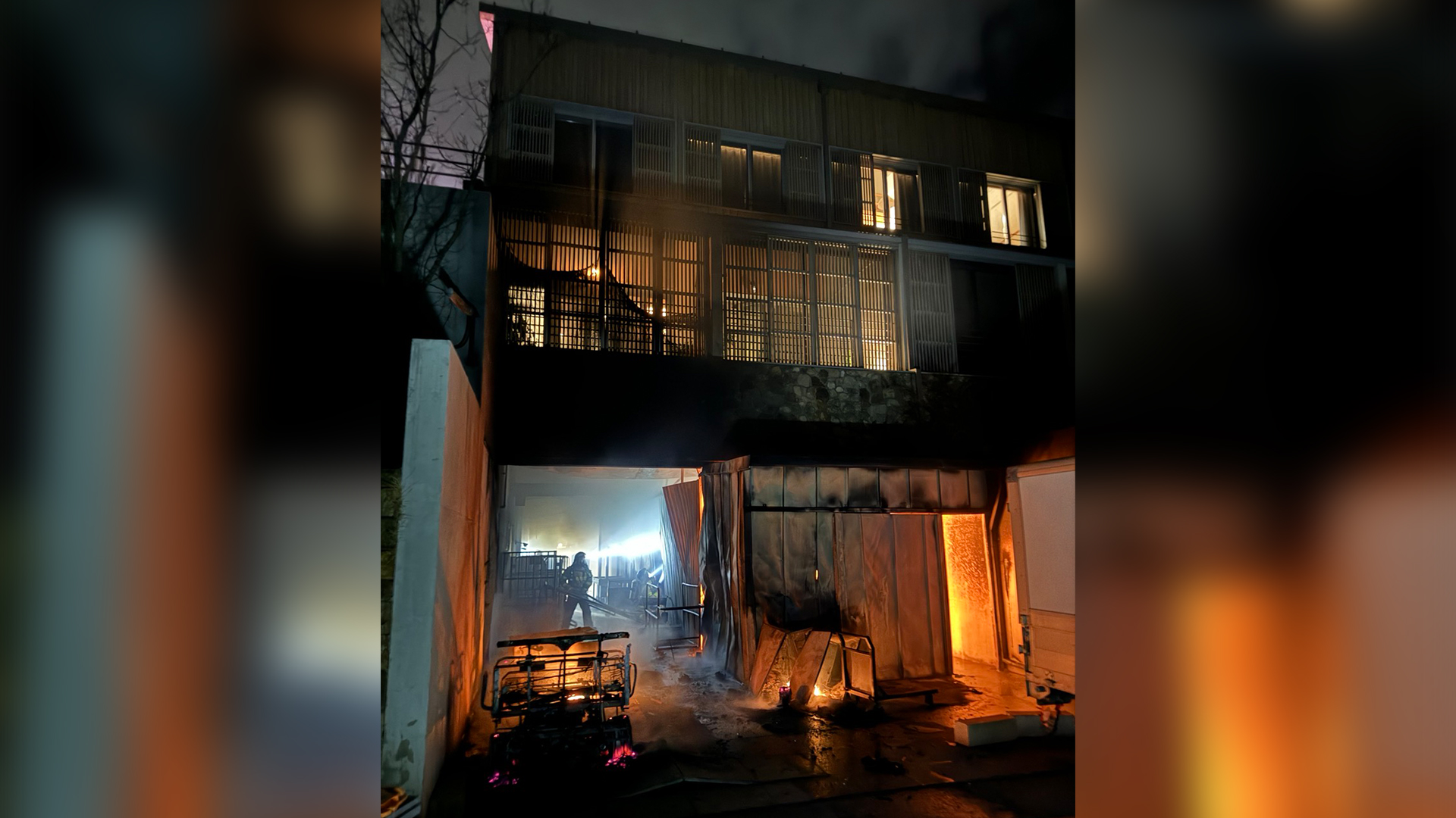 펜션 화재로 한밤 중 100여 명 대피.. 1명 부상