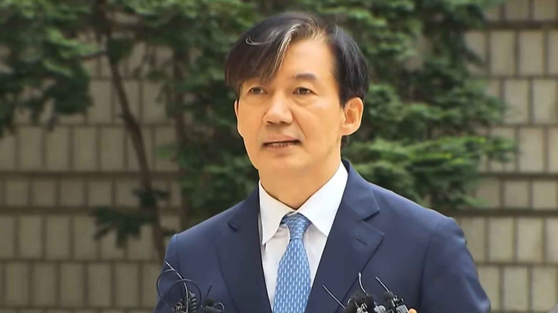 노무현 묘역 참배한 조국 