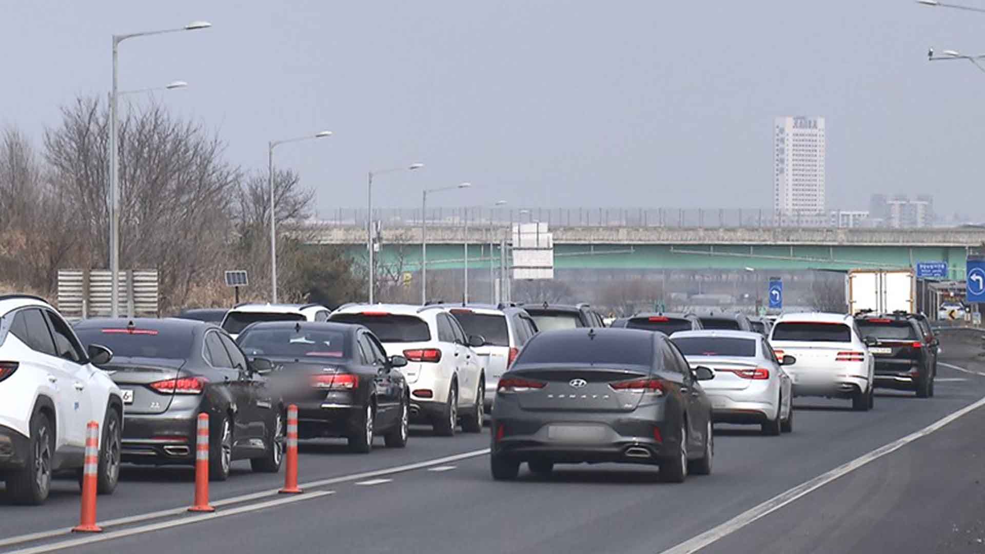추운 날씨에도 설맞이 나들이..귀경 행렬 본격 시작
