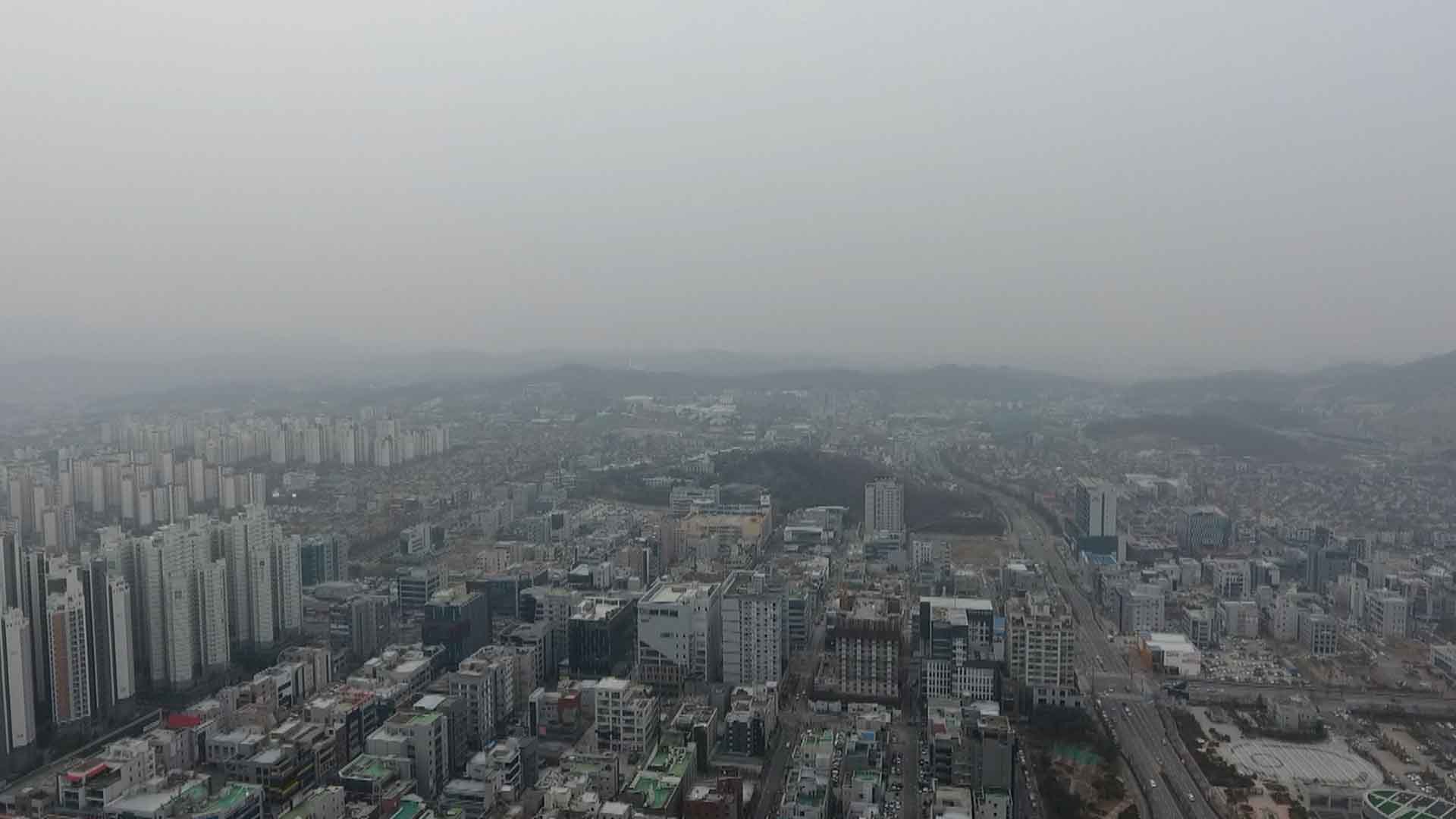 가시거리 200m 짙은 안개.. 황사 유입으로 미세먼지 '매우 나쁨' 전망