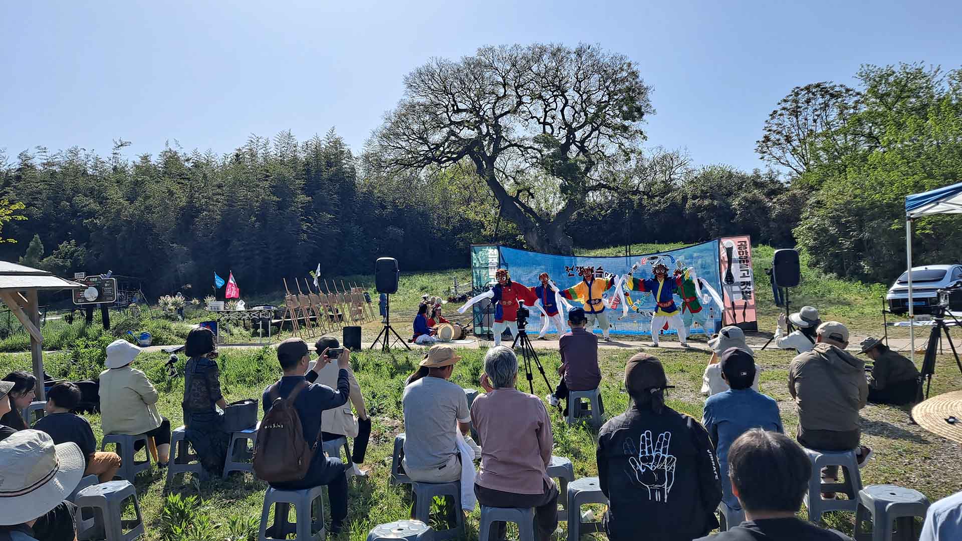 84살 노신부가 목판에 새긴 청년의 유서.. '600년 팽나무' 옆에 서다