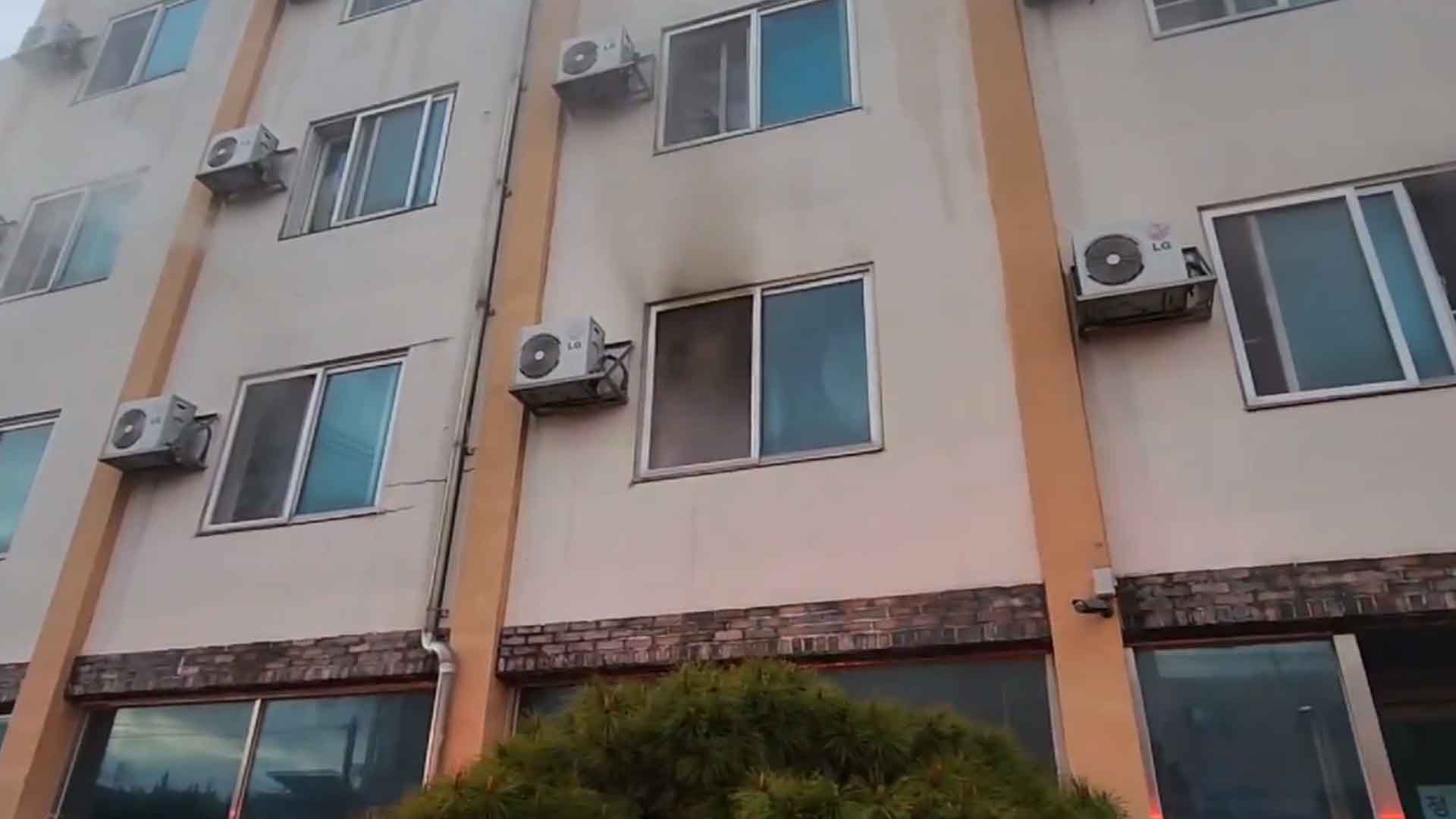 [현장 영상] 군산의 한 대학교 기숙사에서 불..137명 대피