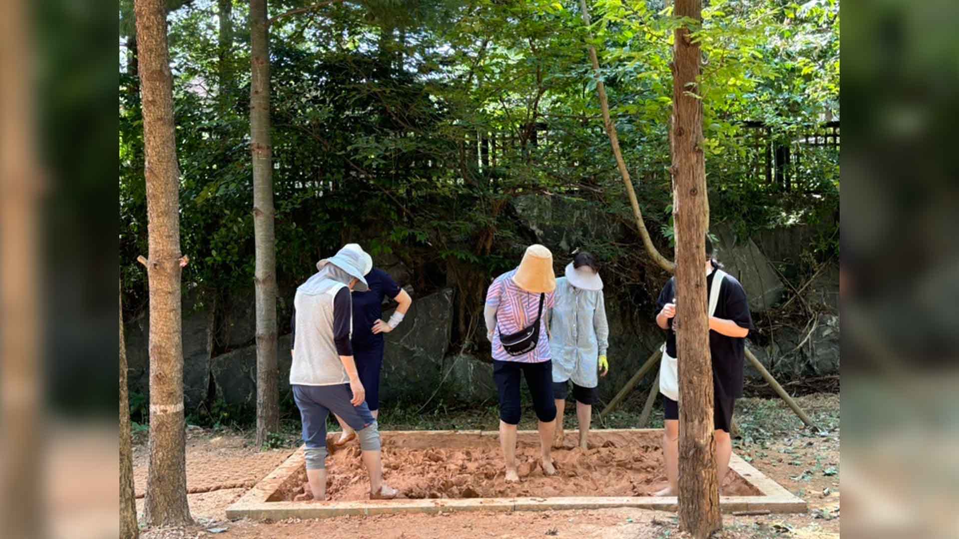 군산 맨발 걷기 황톳길 조성