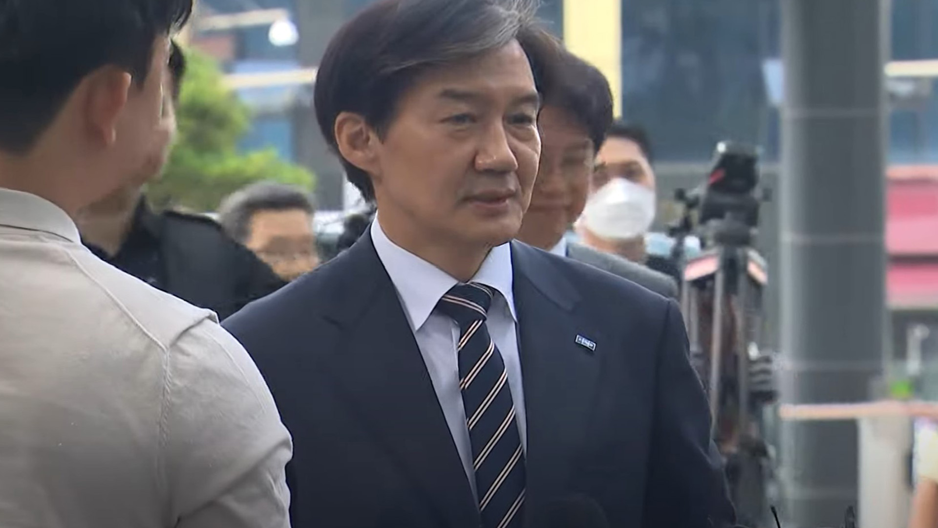전주지검 출석한 조국 