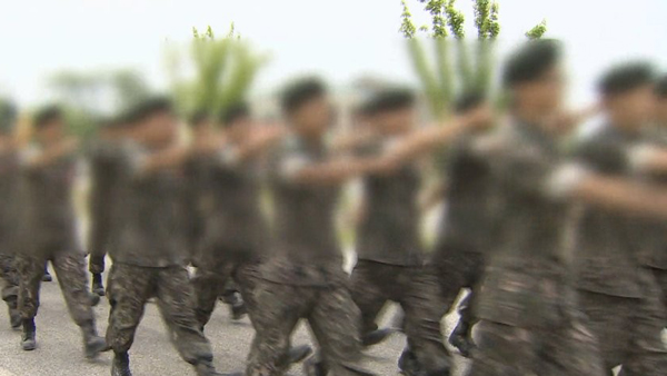 자기 발에 총 쏜 군인..법원 
