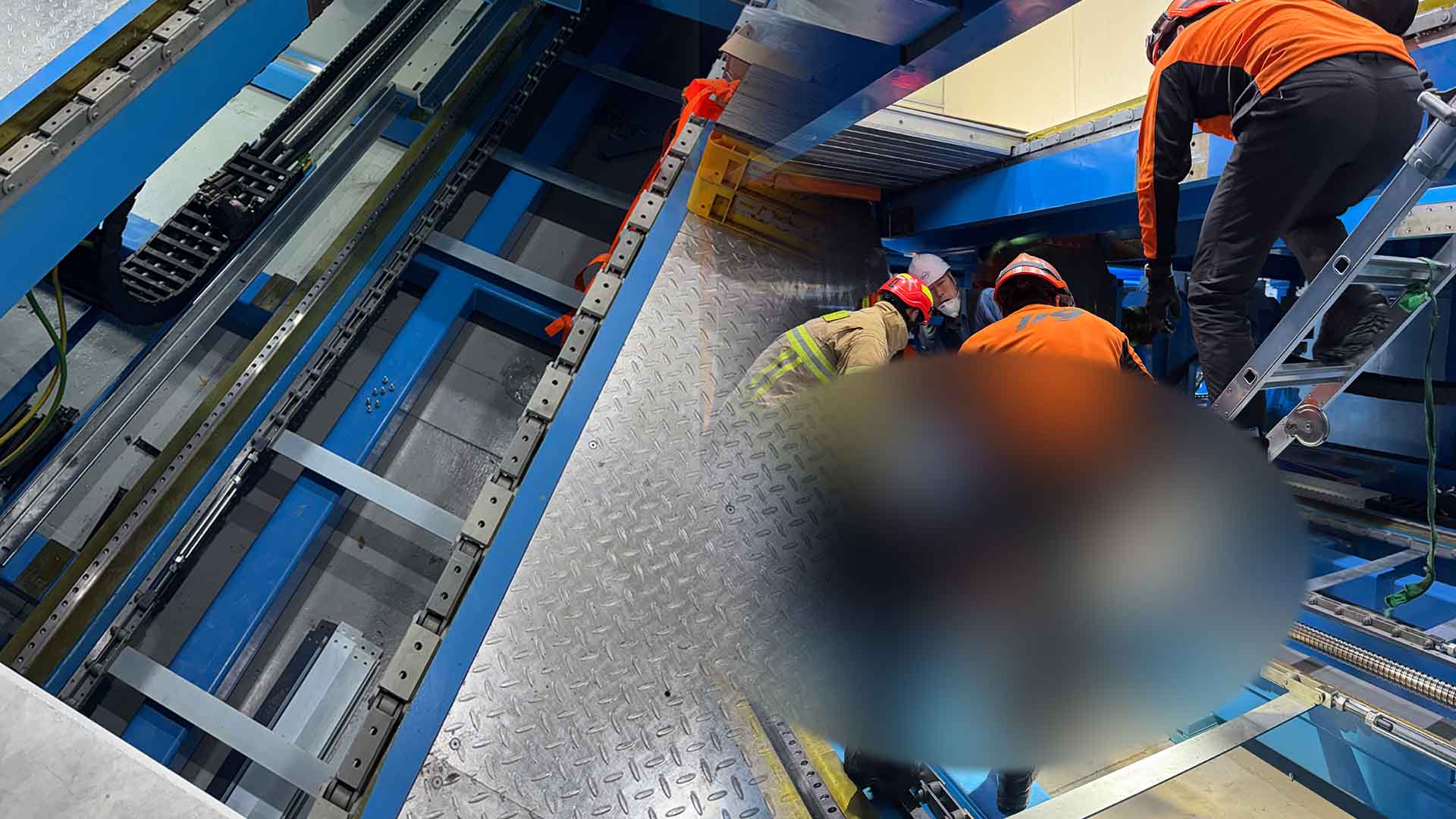 40대 자동차 공장 노동자, 30t 롤러에 깔려 숨져