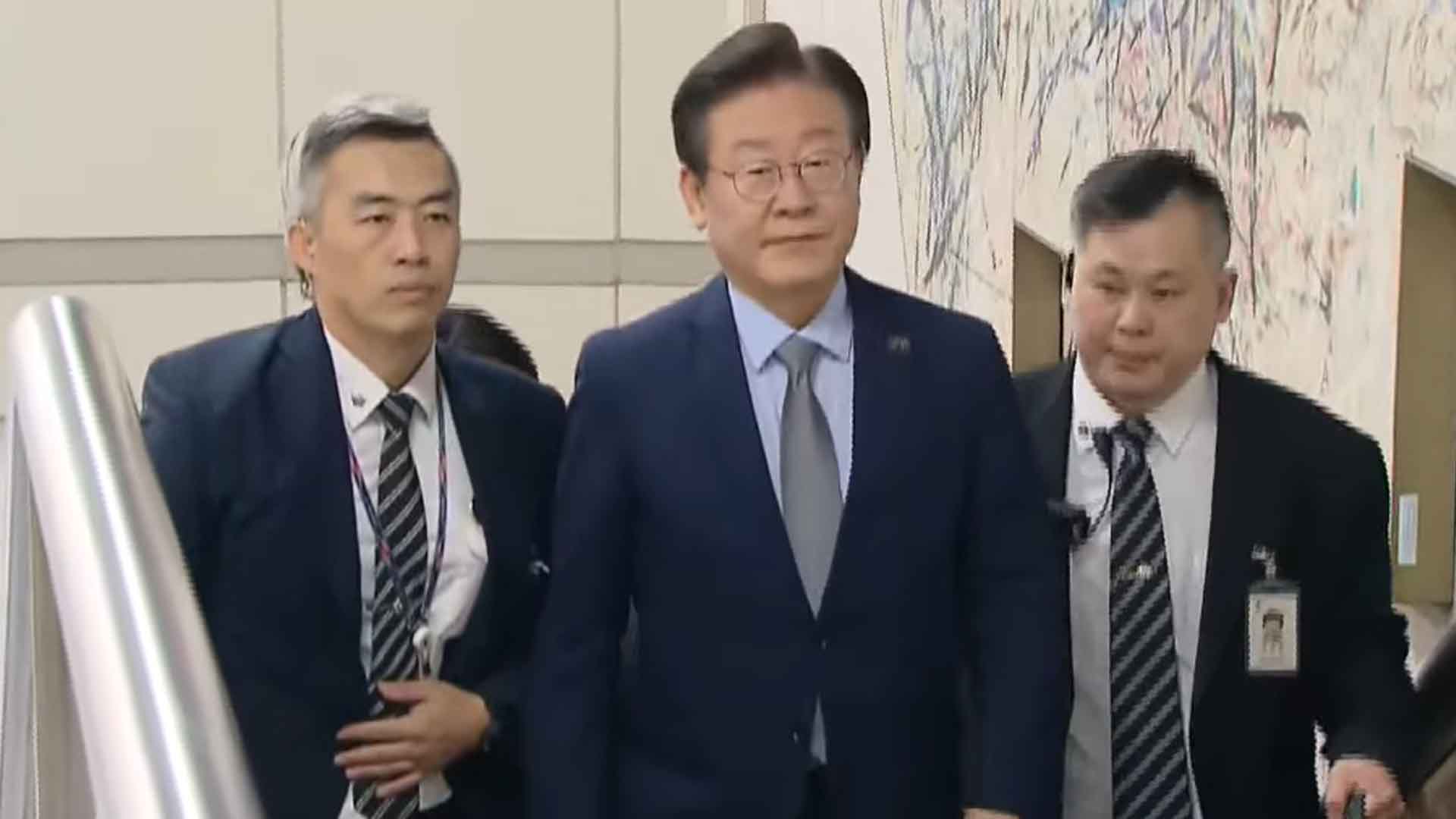 법원 도착한 이재명 대표, 질문에 '묵묵부답'