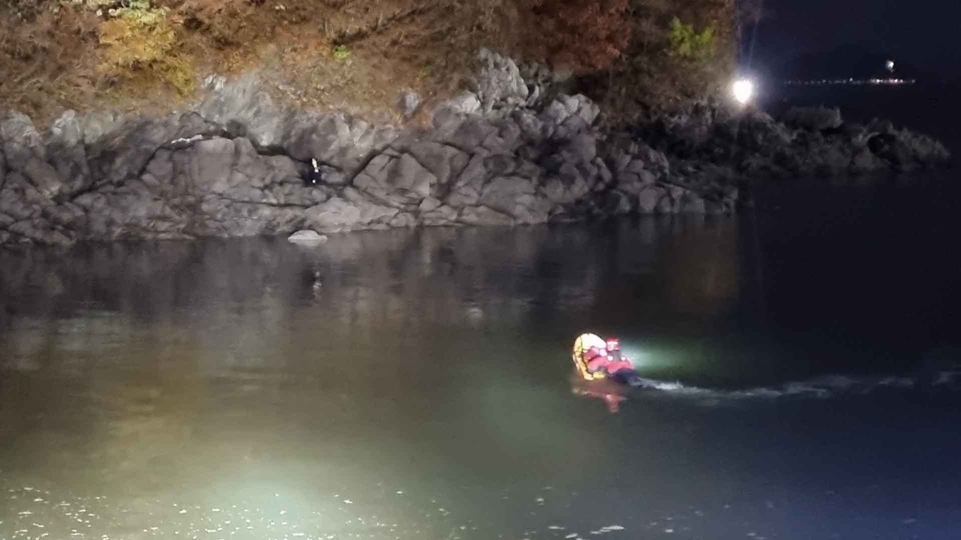 '물때 몰라'.. 갯바위 고립된 20대 관광객 구조