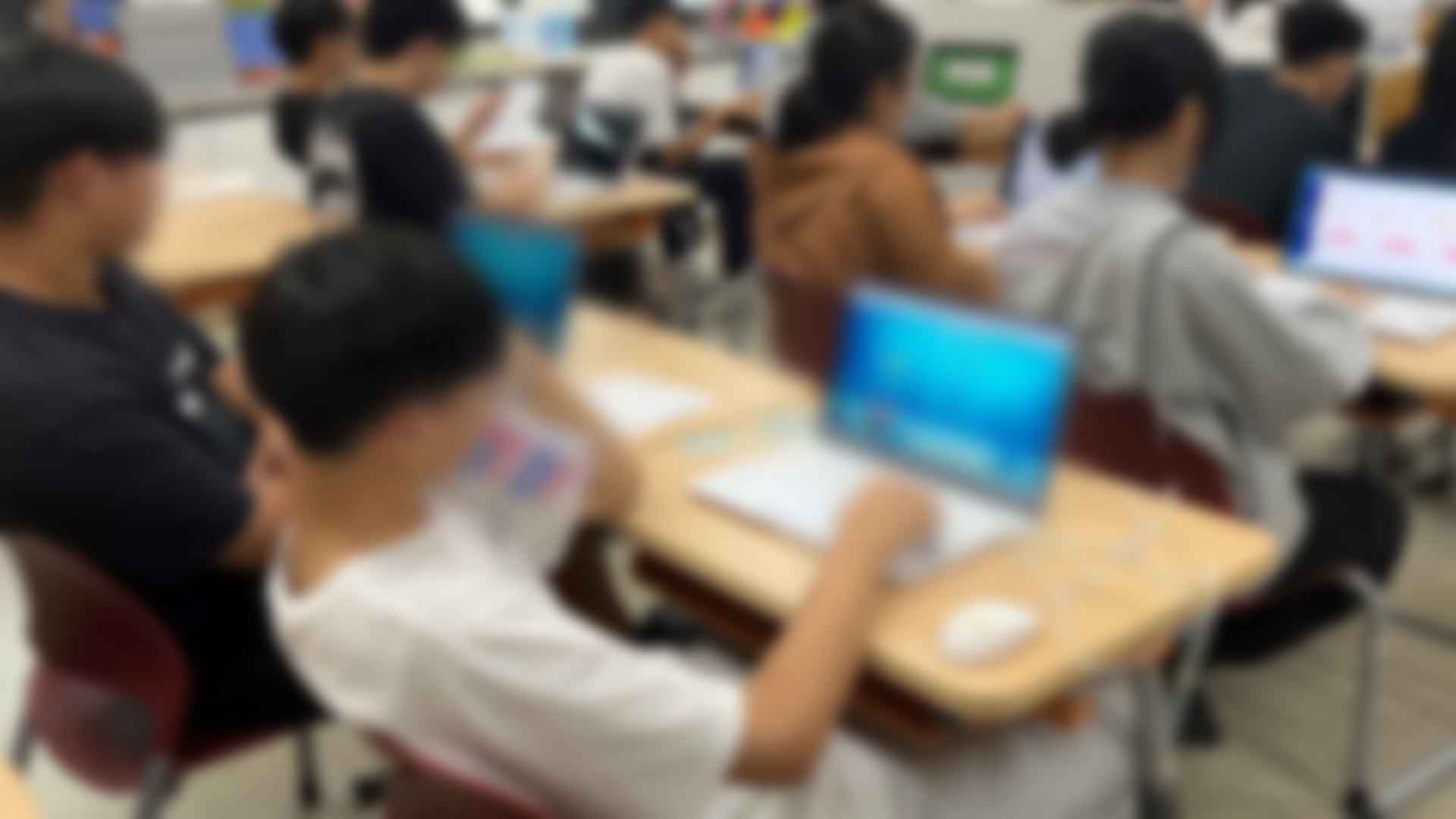 '논란의 AI 디지털 교과서'.. 정치권, 학부모·교사 대상 인식 조사
