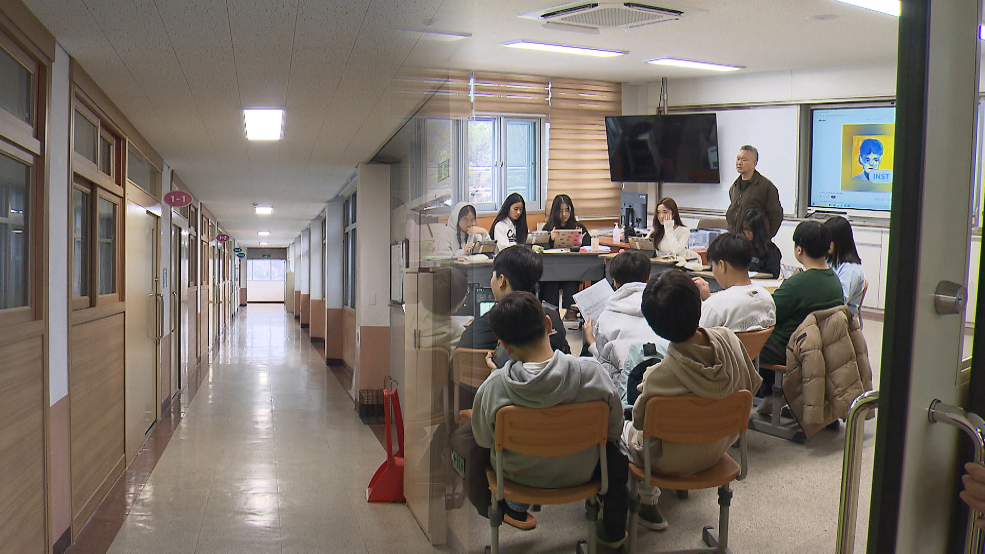 '과목은 12개, 교사는 8명?'.. 교원 감축 '충격'