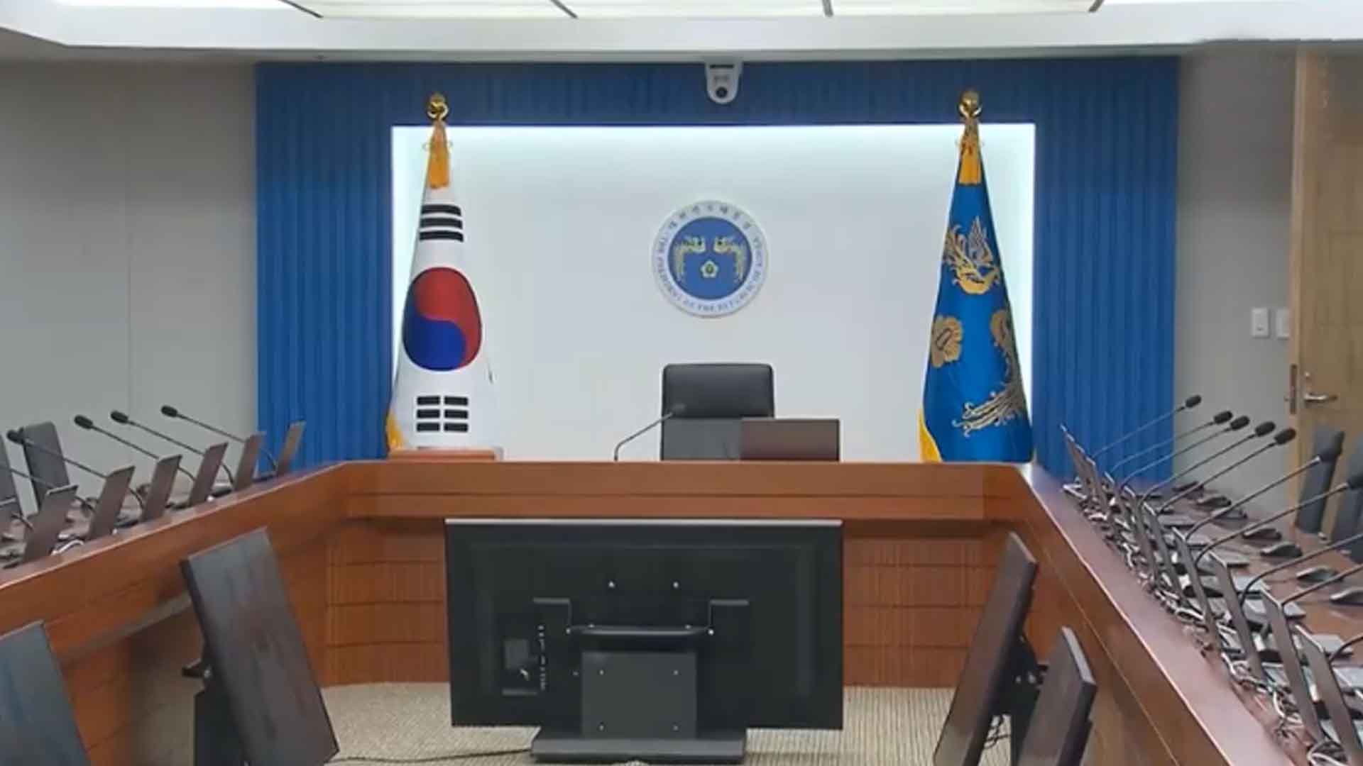 [속보] 비상계엄 전 국무회의, 5분만에 종료.. 