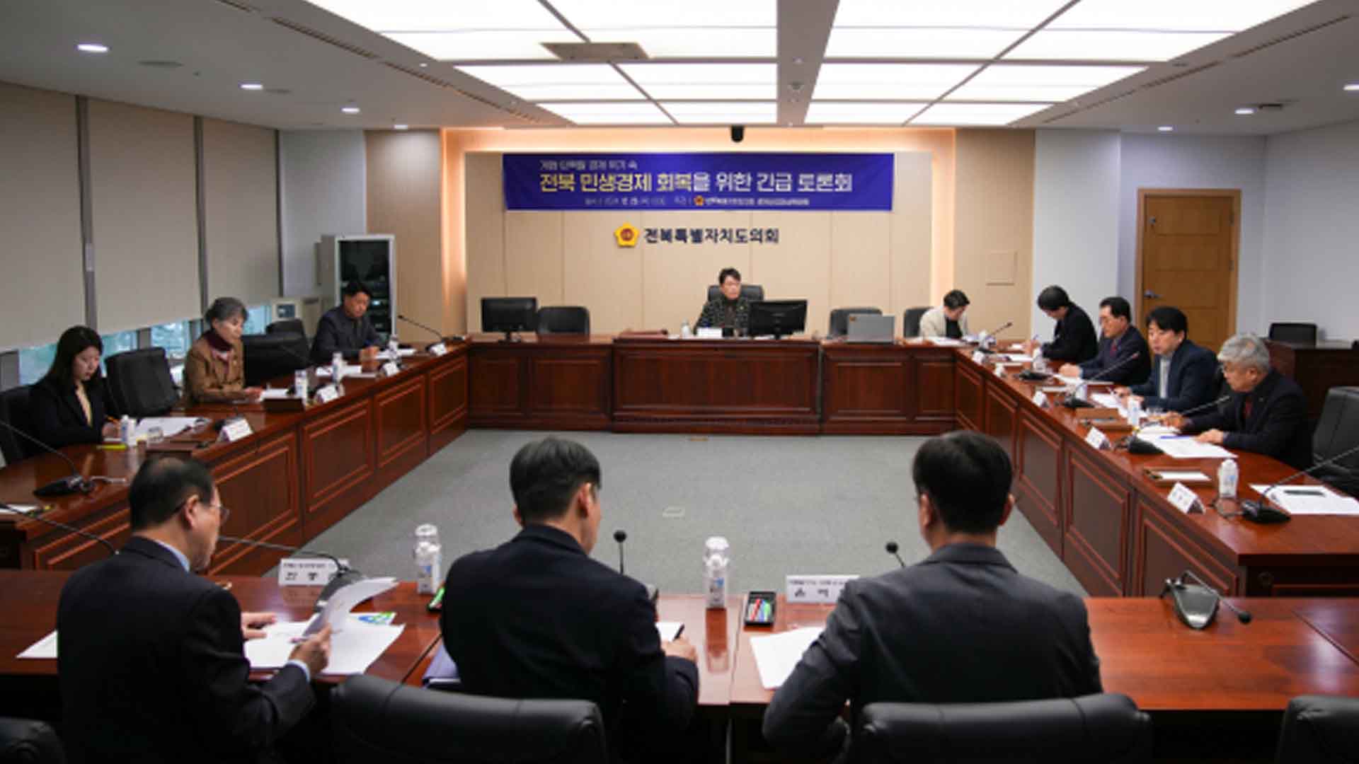 계엄·탄핵발 경제 위기.. 