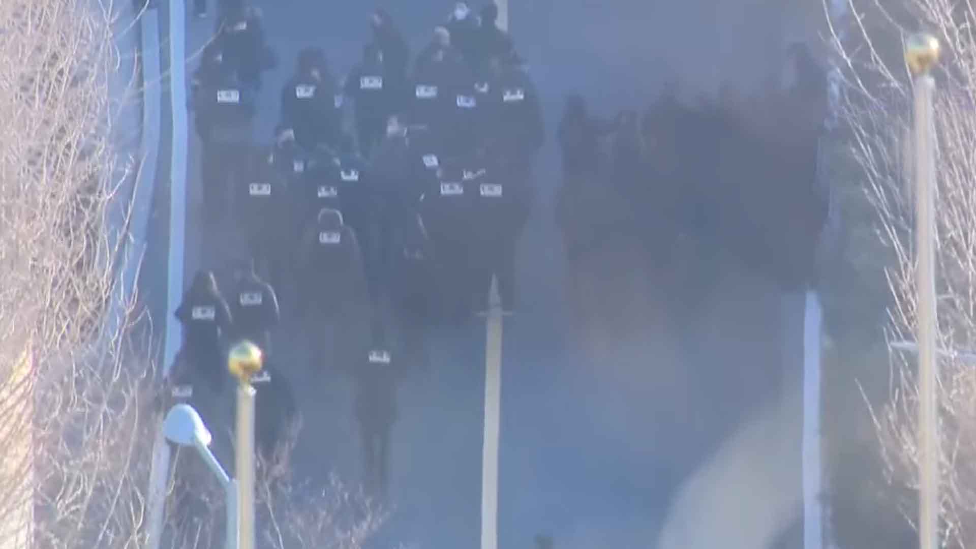 [속보] 尹 체포영장 집행.. 공수처 30명, 경찰 120명 투입