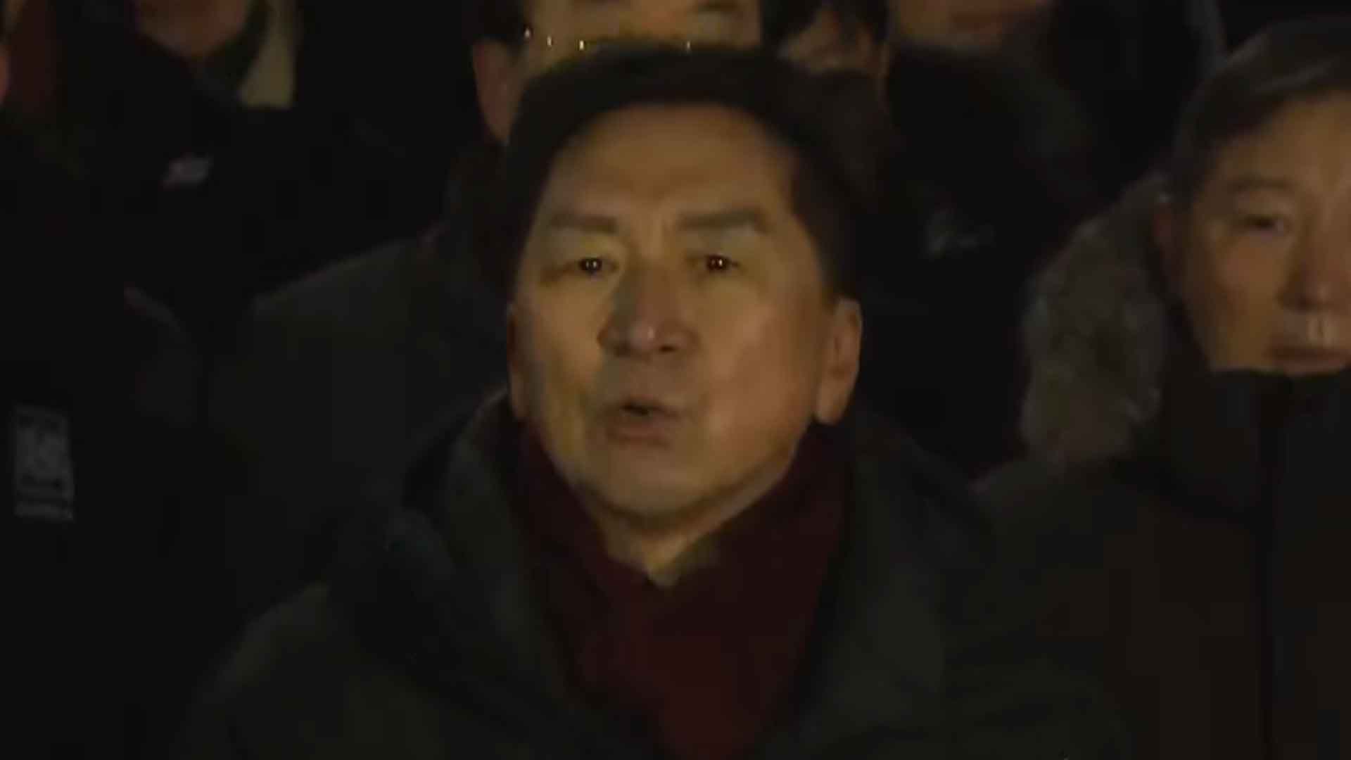 김기현 등 국민의힘 의원들, 대통령 관저 안으로 진입