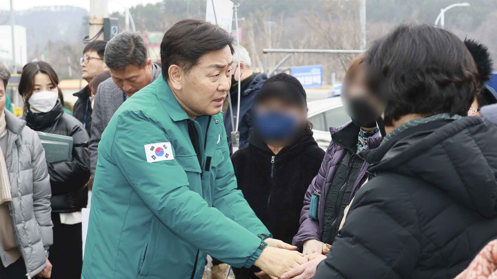 김관영 지사, 부안 수산시장 화재현장 방문.. 재건 최선