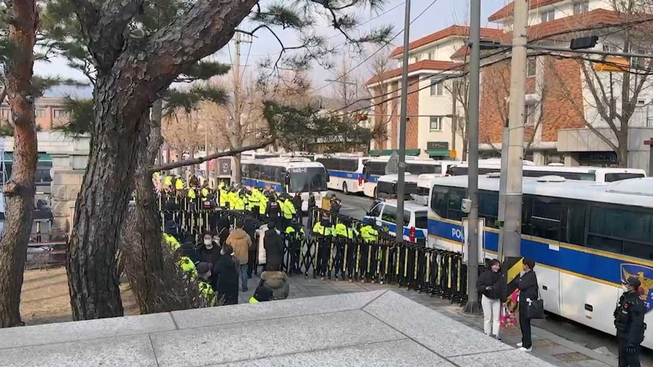 '헌재 앞 시위' 尹 지지자.. 대부분 '해산'