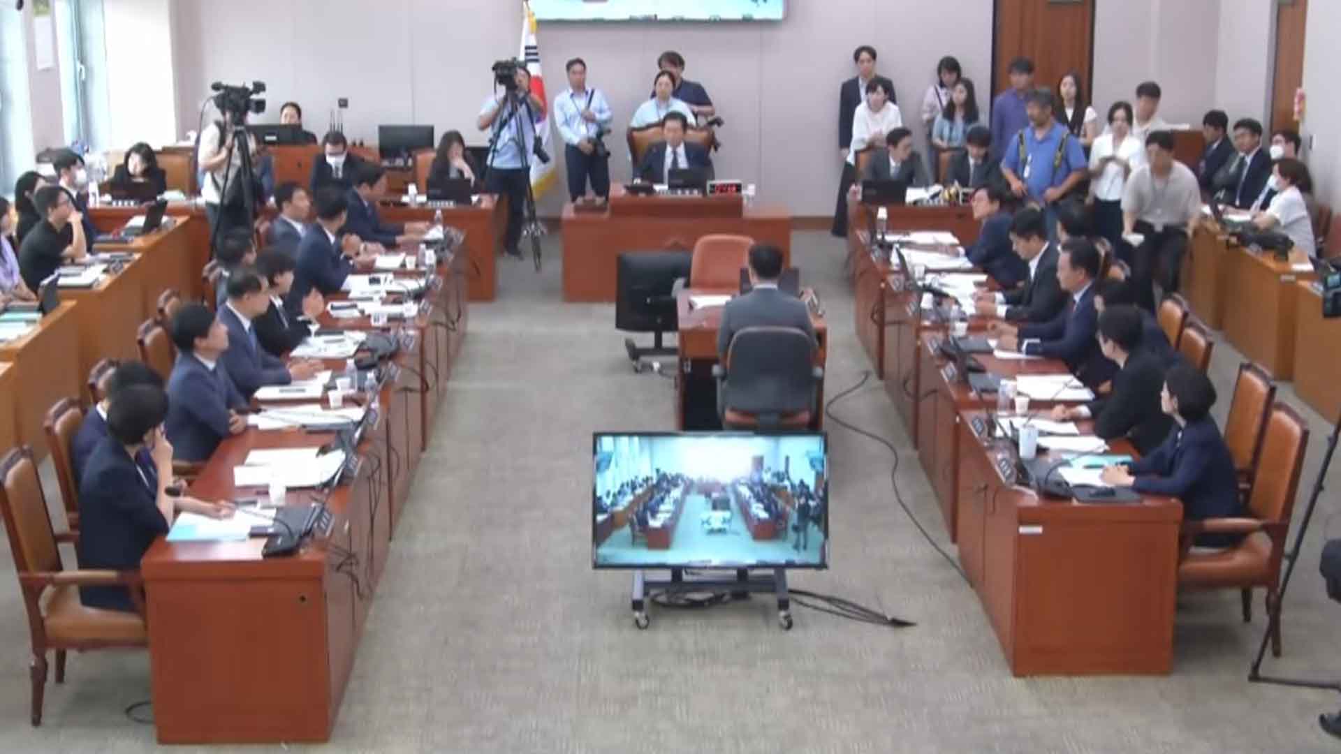 '제3자 추천 '내란특검법, 법사위 통과.. 여당 표결 불참