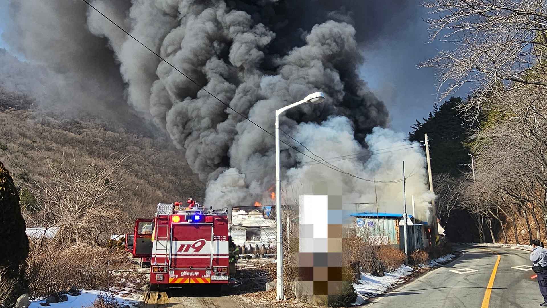 교회 예배당과 보일러실 불타.. 3명 무사히 대피