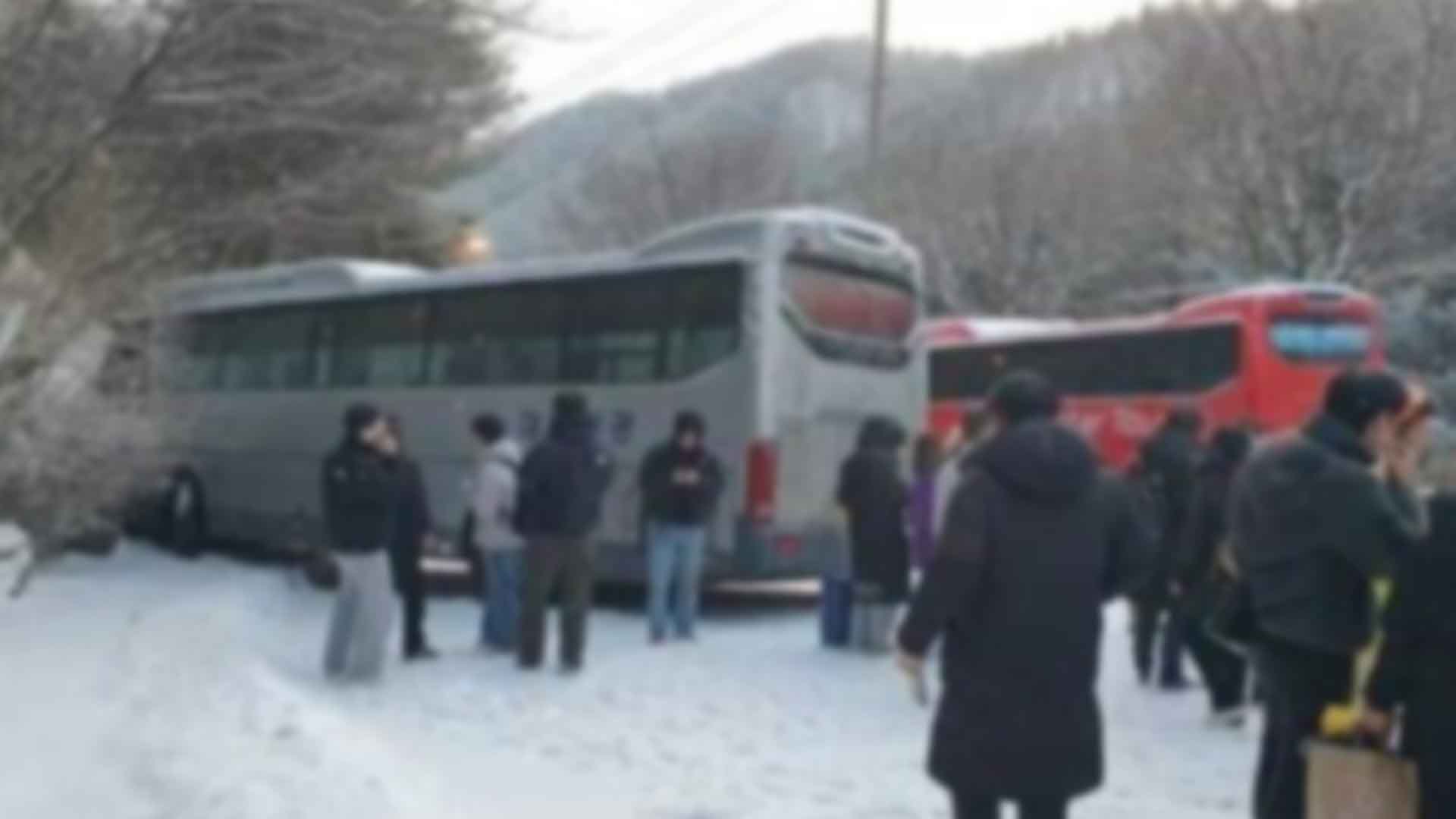 눈길 사고 수습하던 견인차에 치여.. 70대 버스기사 숨져