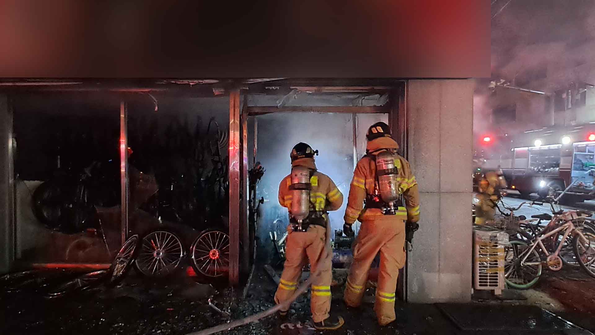 자전거 80대 불타 1600만 원 피해.. 배터리 과열 추정