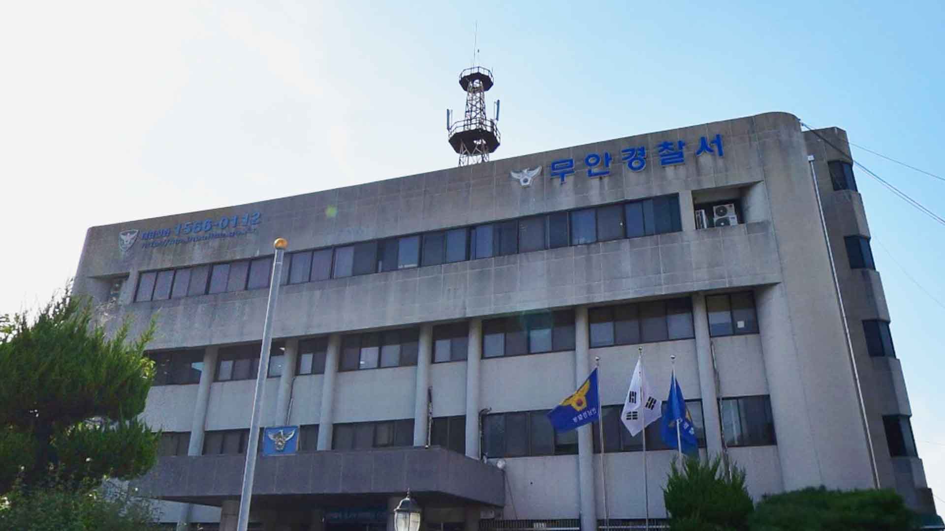 80대가 몰던 화물차 인도 돌진.. 2명 사상
