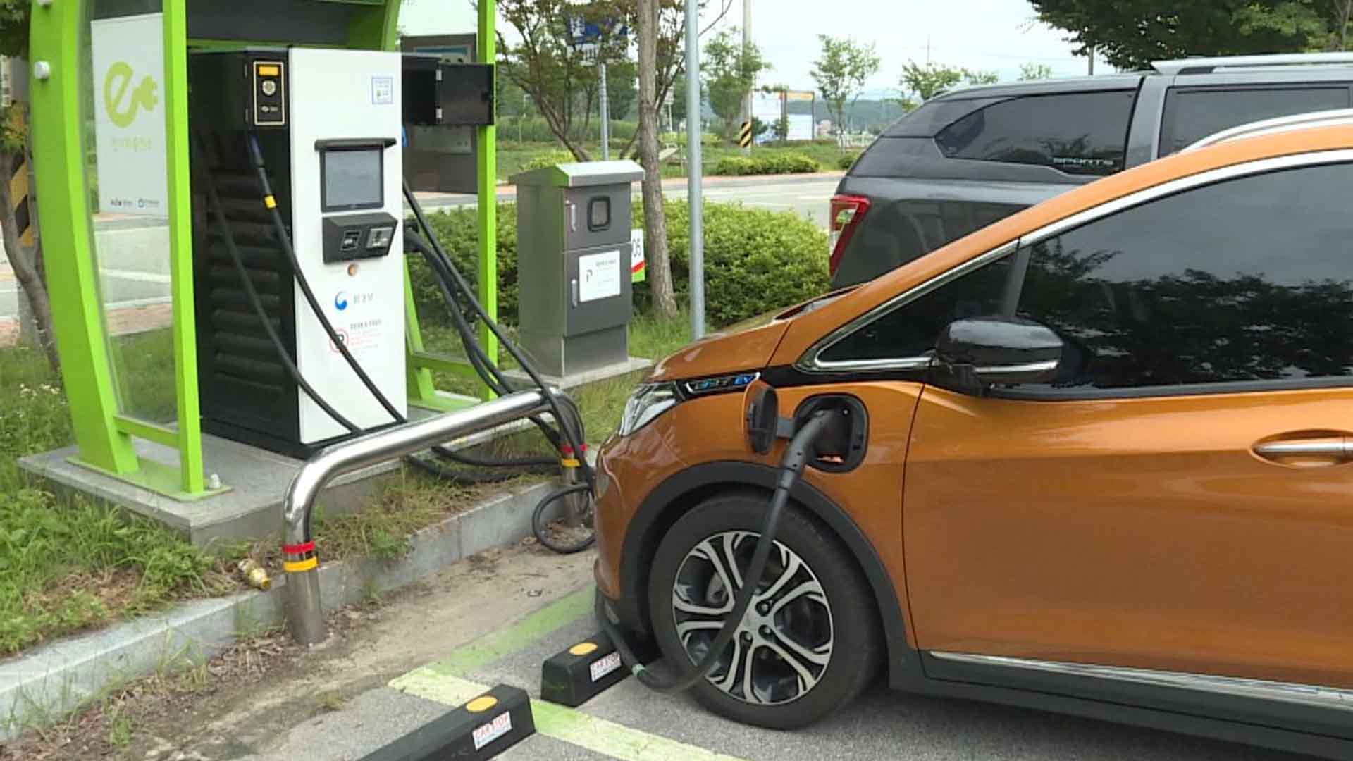 전기차 화재 징후 보이면 소방차 출동.. 신속 대응 체계 시범 운행