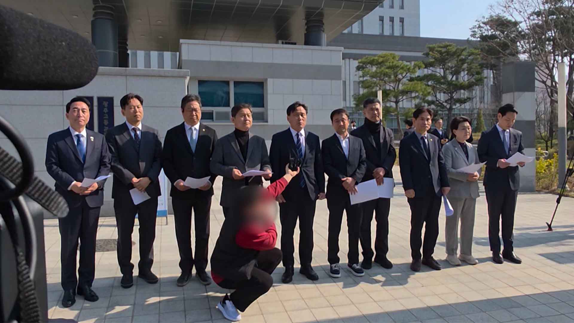 민주, 文 소환 통보 전주지검 항의 방문.. 검찰은 거부