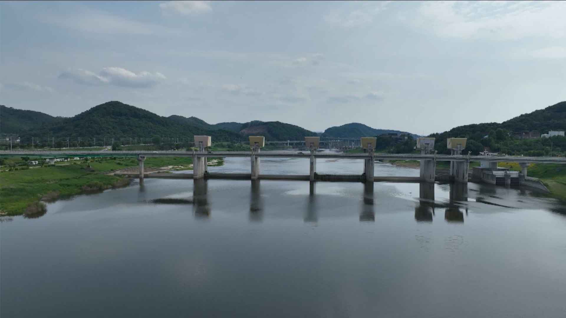 때아닌 ‘댐’ 건설과 ‘핵’ 확대.. 시대 착오적 환경 정책 대가는?