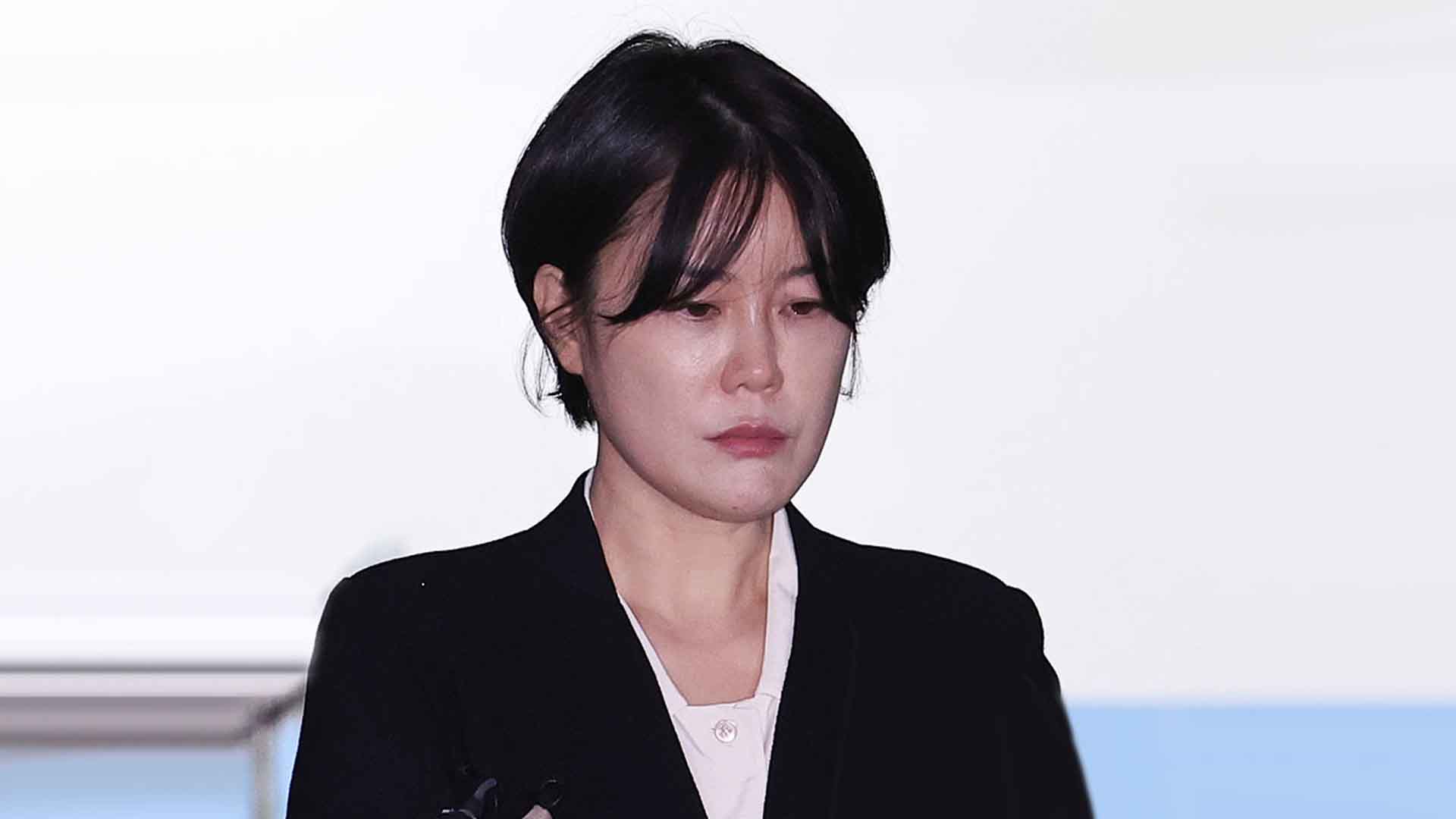 문다혜 '음주운전·불법숙박업'.. 벌금 1500만 원 선고