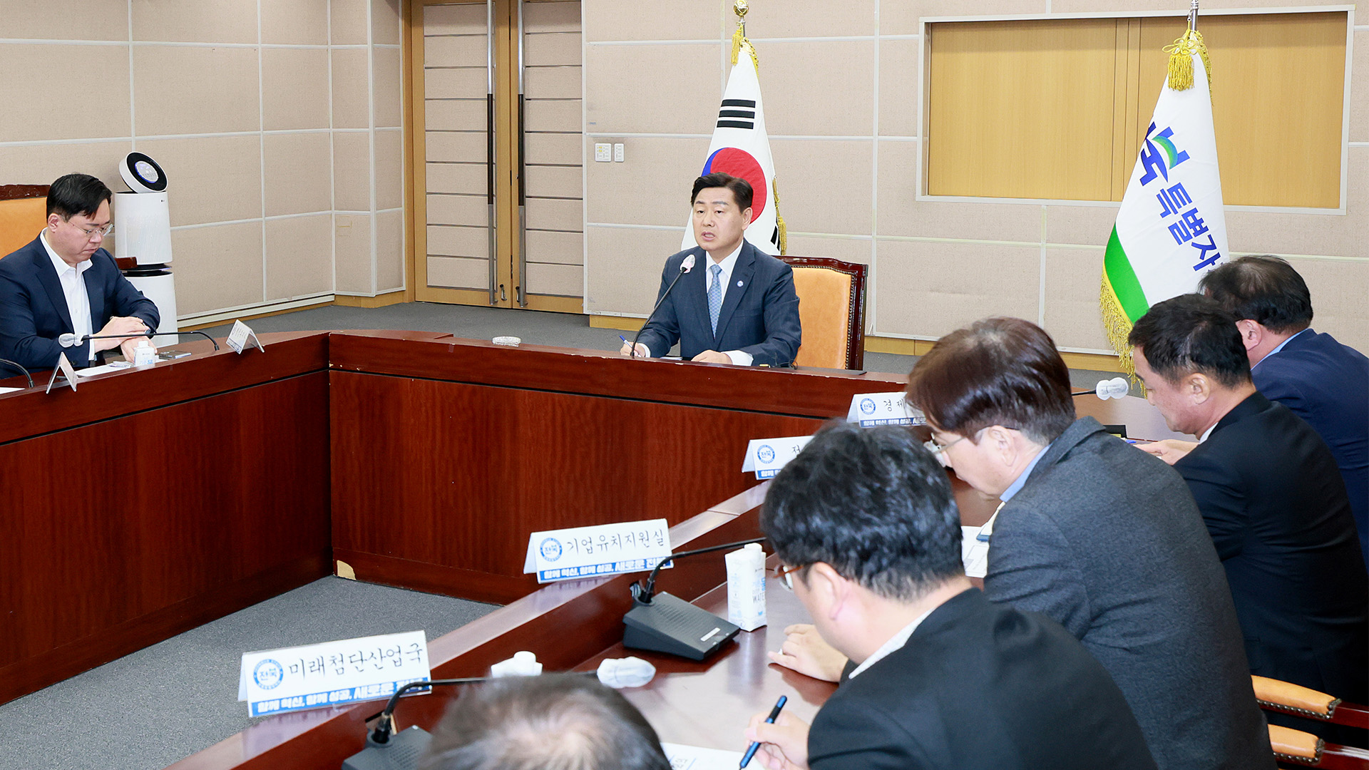전북자치도 긴급 간부회의 개최.. 지역 안정 방안 논의