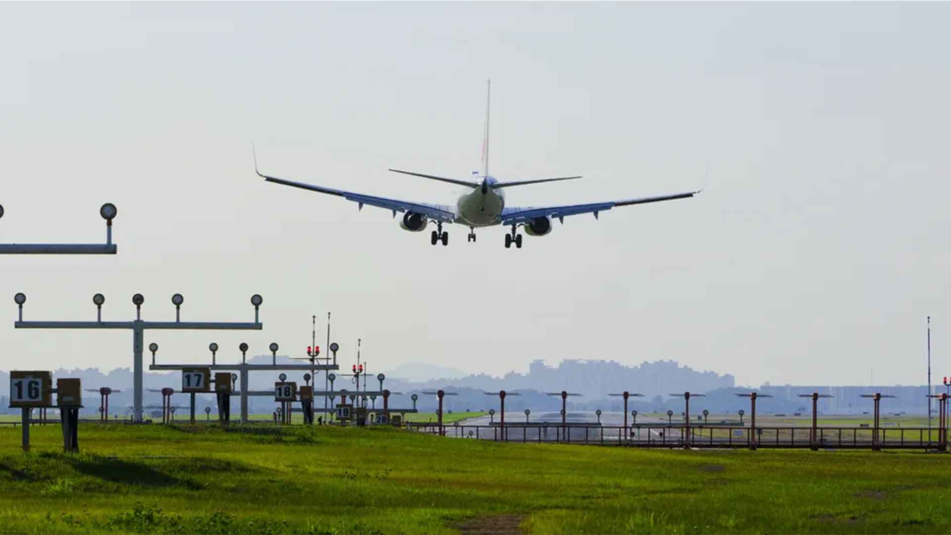 무안공항 등 7개 공항 로컬라이저, '부러지기 쉬운 재질'로 교체