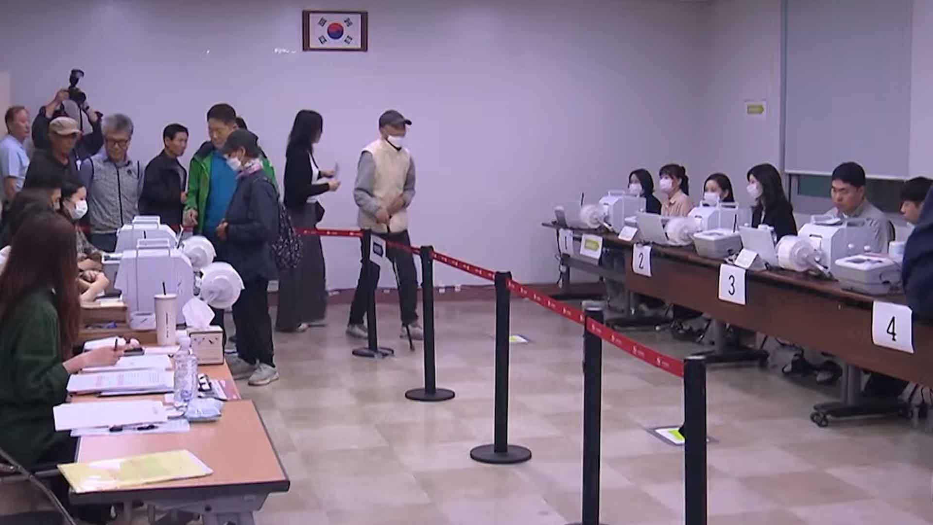 사전투표 둘째 날 3시 투표율 29.97%.. 지난 대선보다 0.77%p↓
