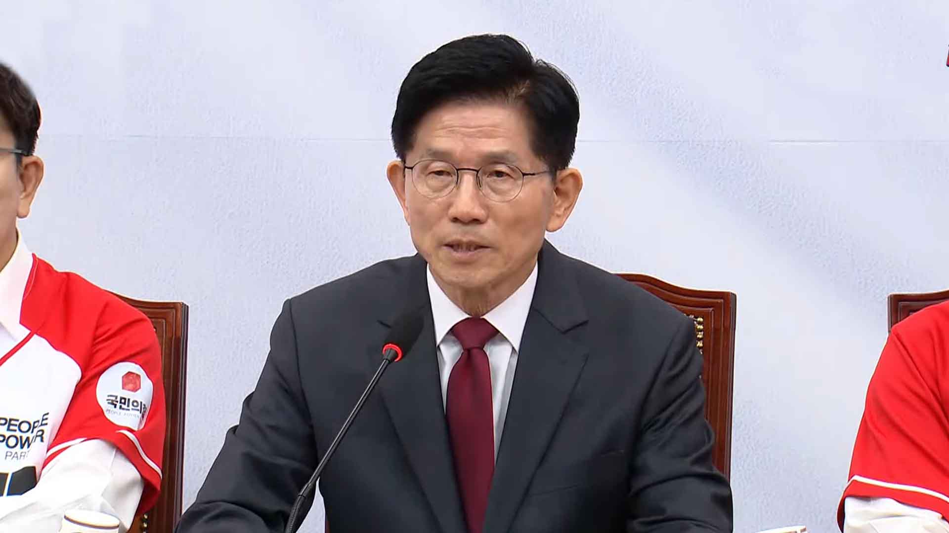 김문수 “제가 尹 탈당하라 마라 하는 것 적절치 않아”