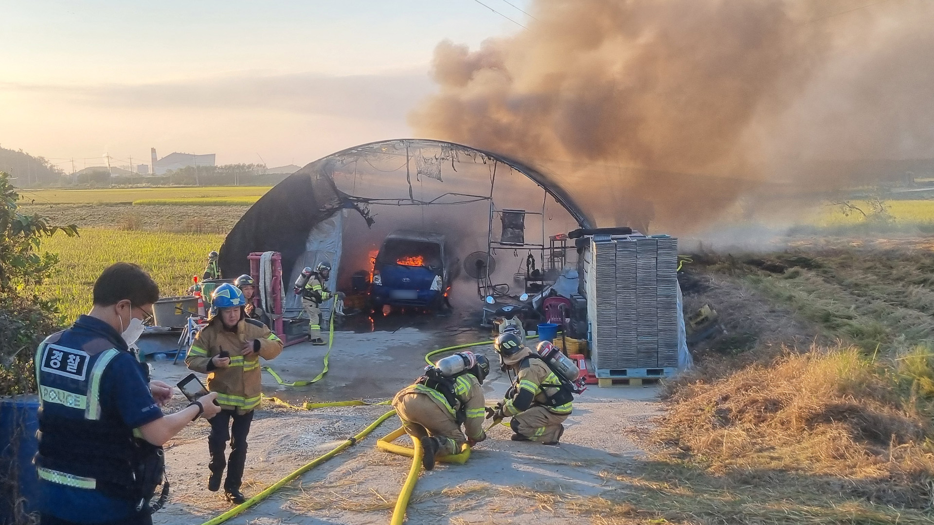 군산·정읍 비닐하우스 화재 잇따라.. 농기계, 벌통 등 수천만 원 피해