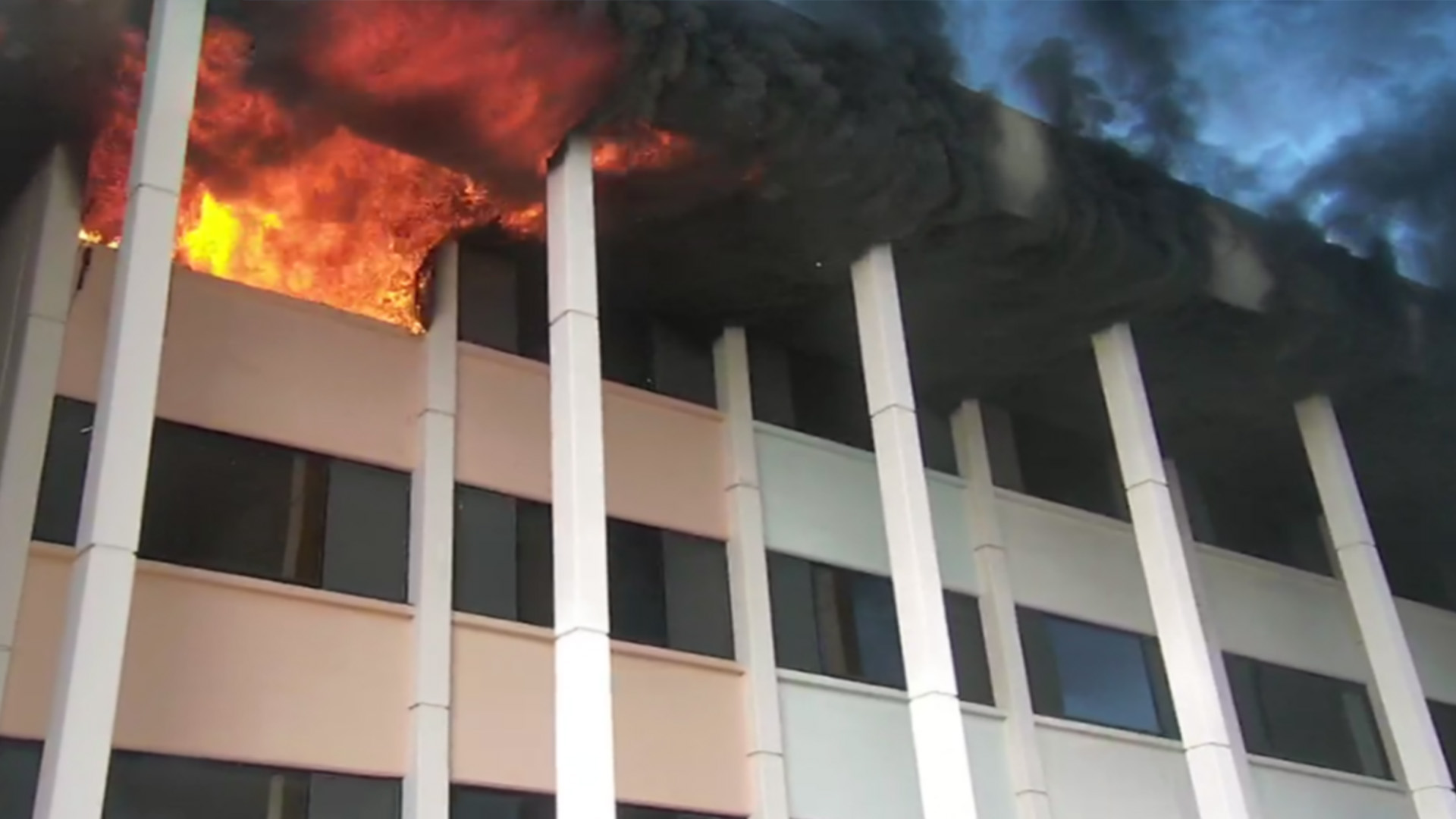 전주대 예술관 4층 화재.. 6명 대피·1명 연기 흡입