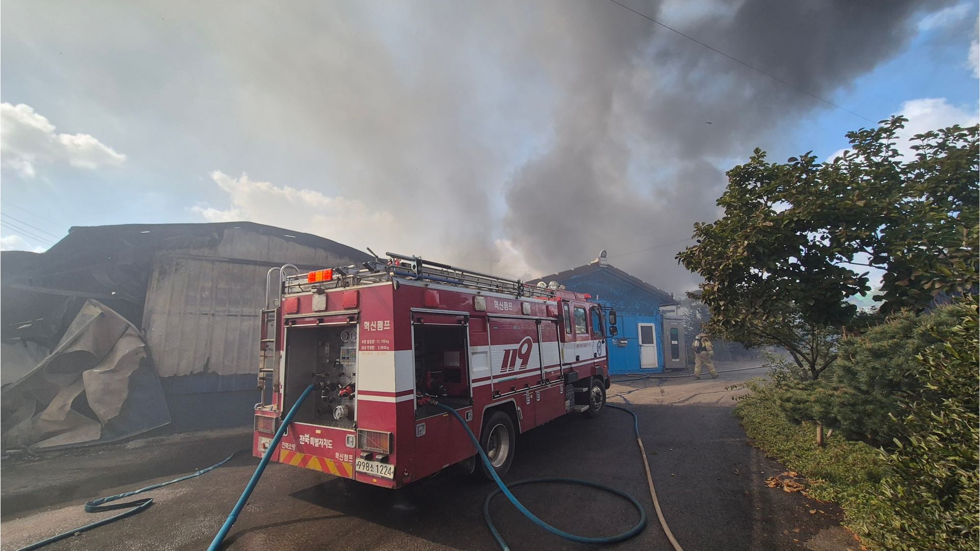 김제 축사 화재.. 돼지 580여 마리 폐사