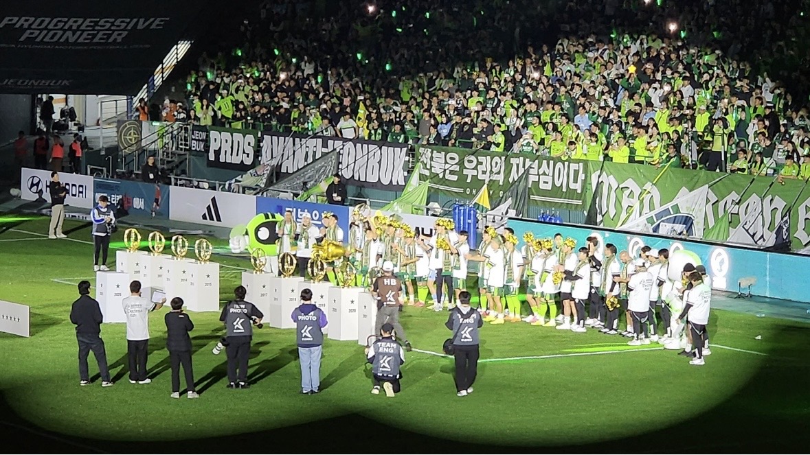 '라 데시마' 전북현대.. 전주성에서 10번째 대관식