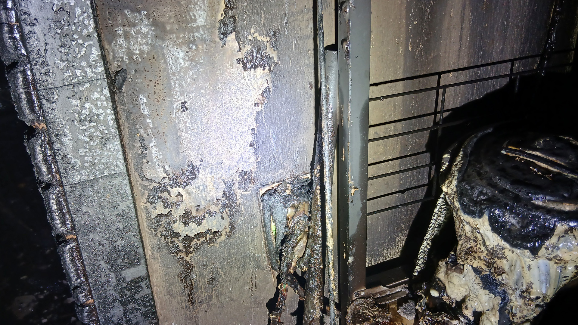 담뱃불 제대로 안 껐다가 집 안에 불.. 1명 화상 등 10명 대피