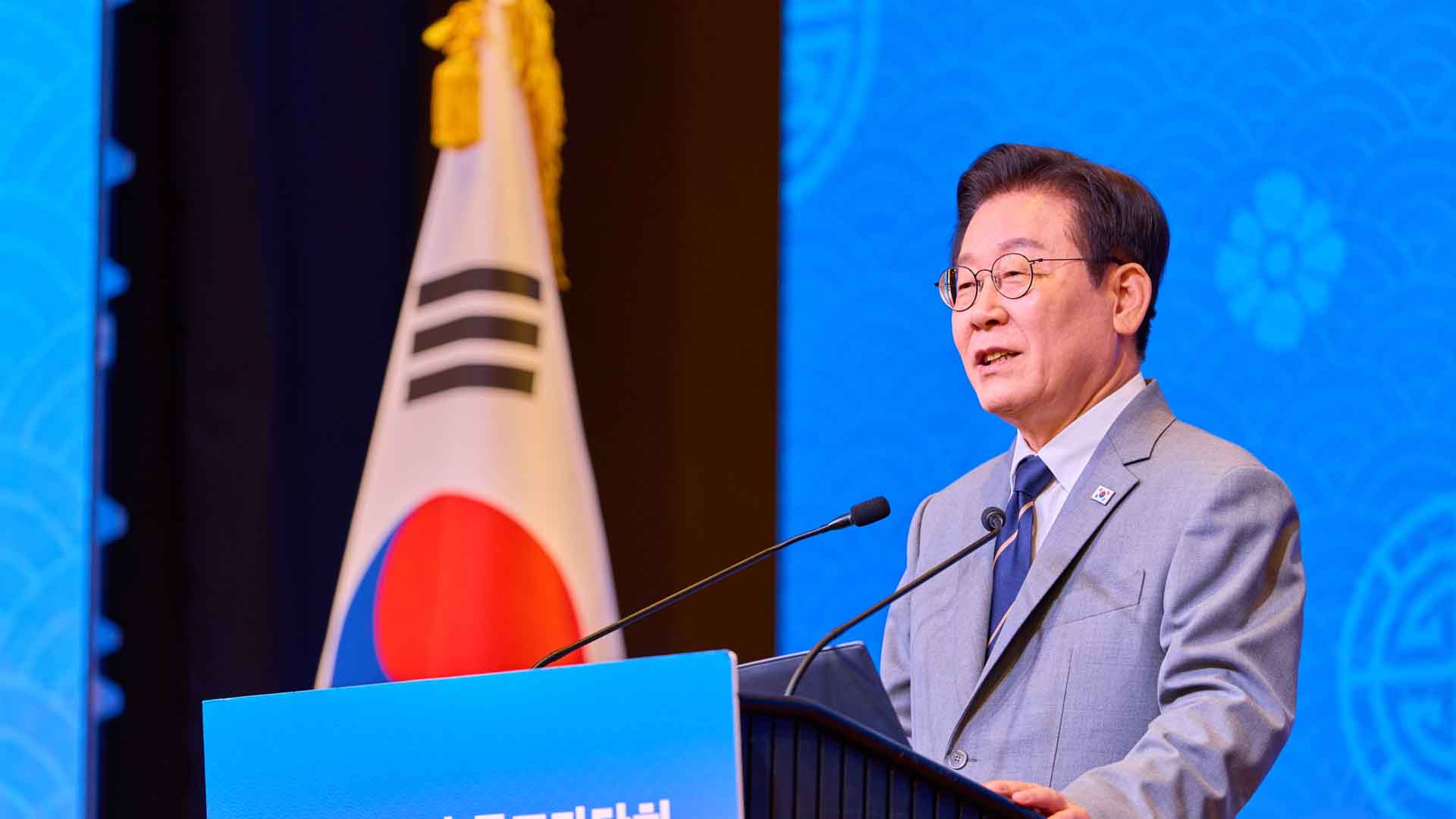 李 대통령 지지율 53.2%.. 민주44.5%·국힘35.7%